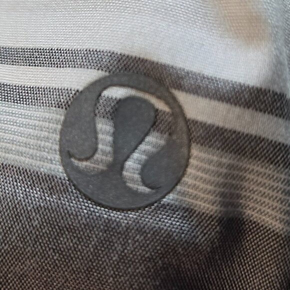 Lululemon Tracker Short II *2-way Stretch - 4 Mini Groovy Stripe Dune Horizontal - Picture 5 of 6